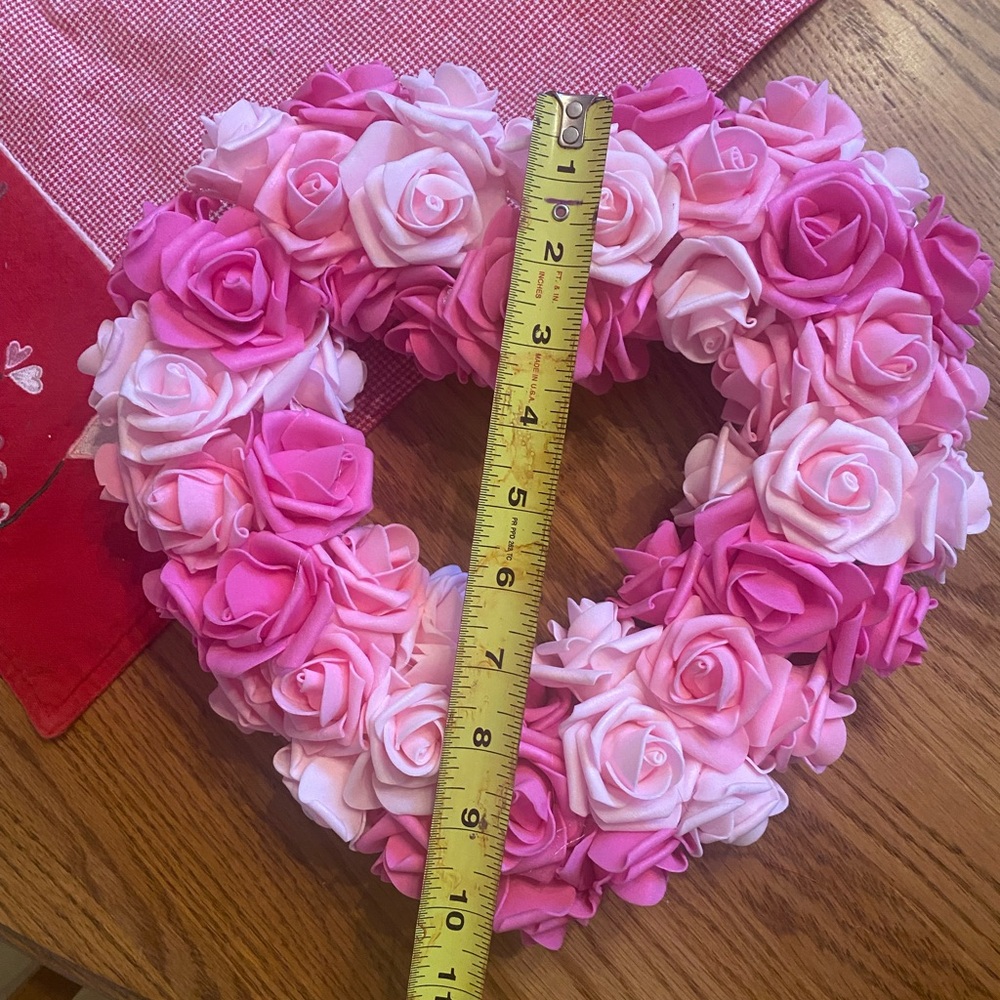 Pink and White Rose Heart Wreath - Picture 4 of 4